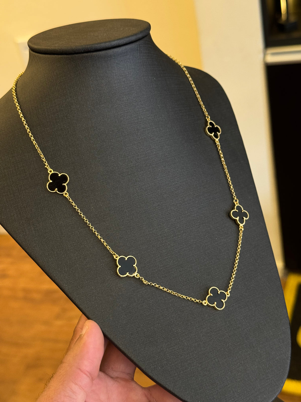 Corrente Trevo Preto G Banhado a Ouro 18k