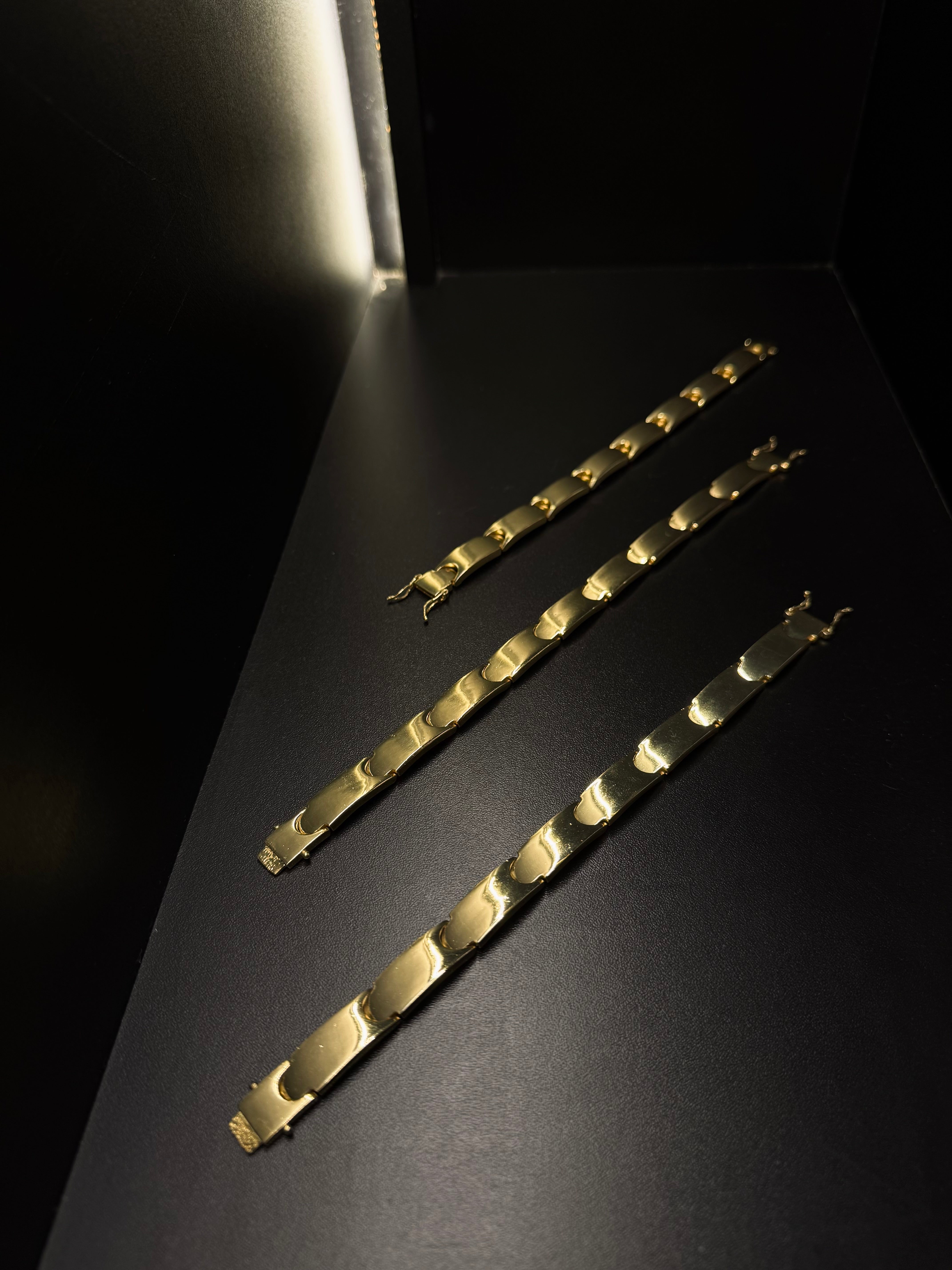 Bracelete liso de 10MM BANHADO A OURO 18K