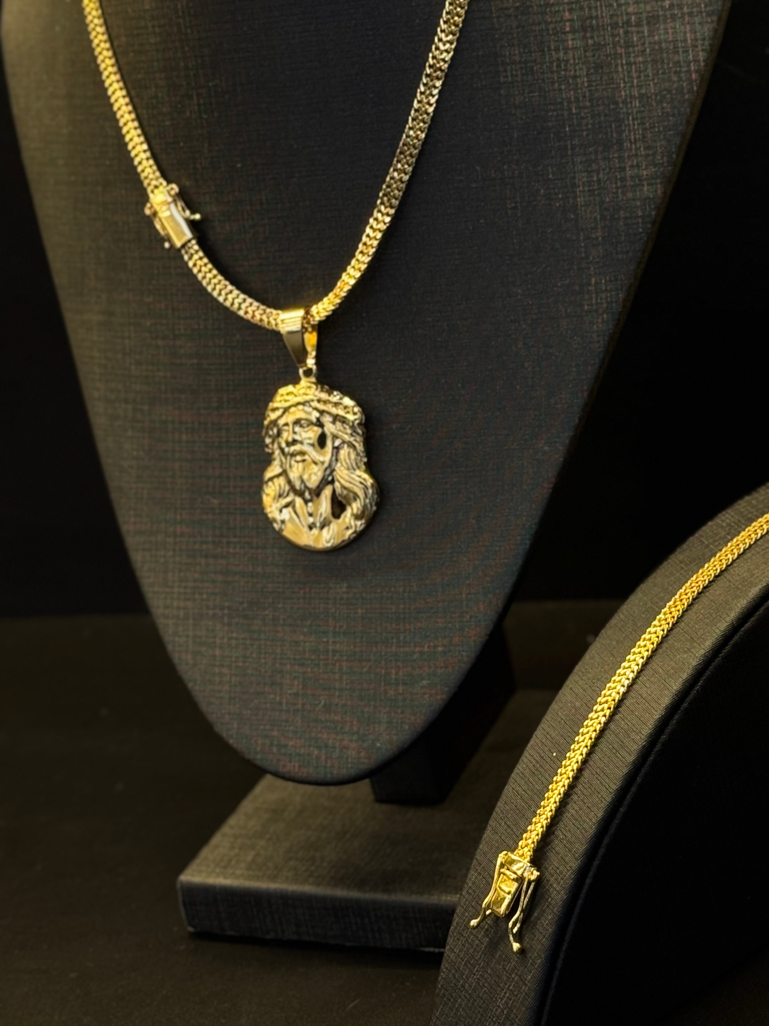 Kit Corrente e Pulseira Duplo Grumet 4MM + Pingente Jesus Cristo Banhado a Ouro 18k | Marcação 750