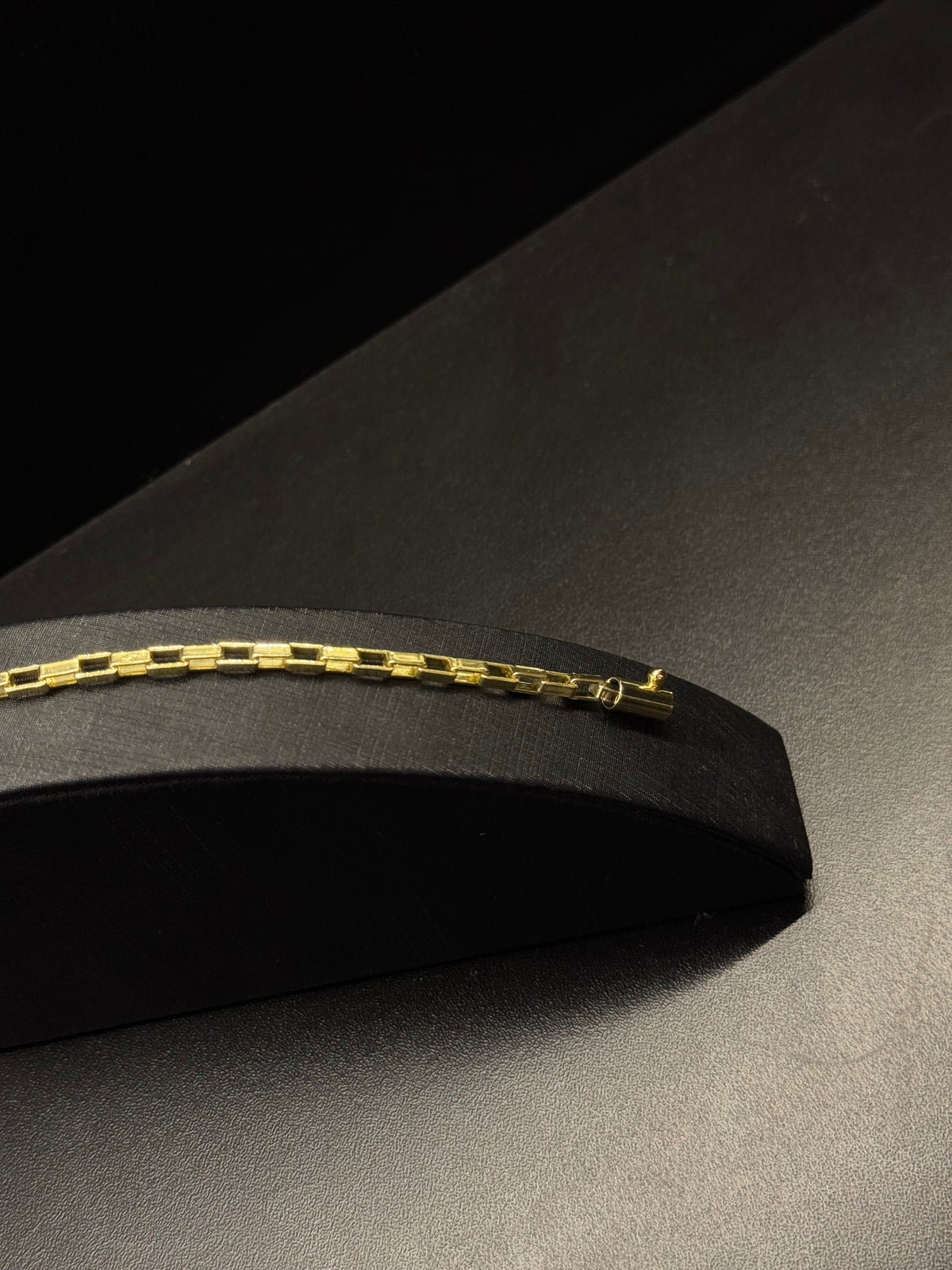 PULSEIRA TIJOLINHO CURTO 4MM BANHADO A OURO 18K