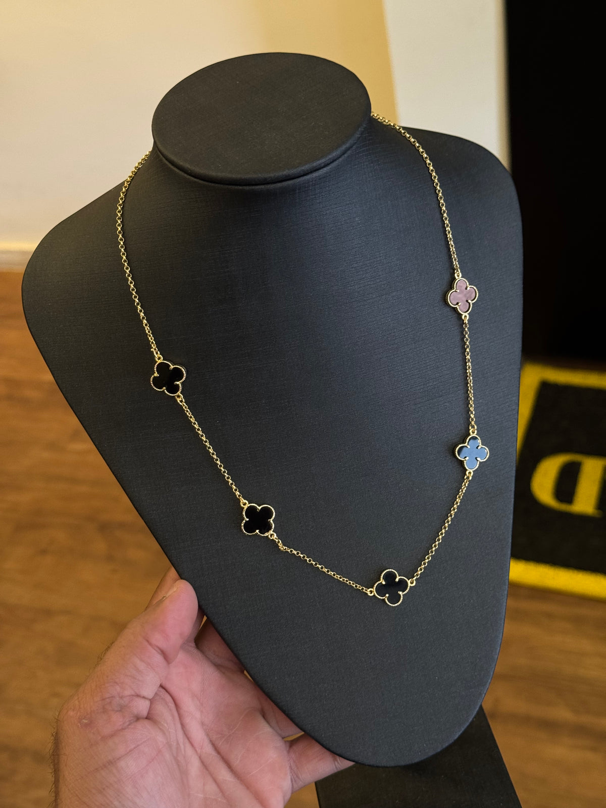 Corrente Trevo Preto G Banhado a Ouro 18k