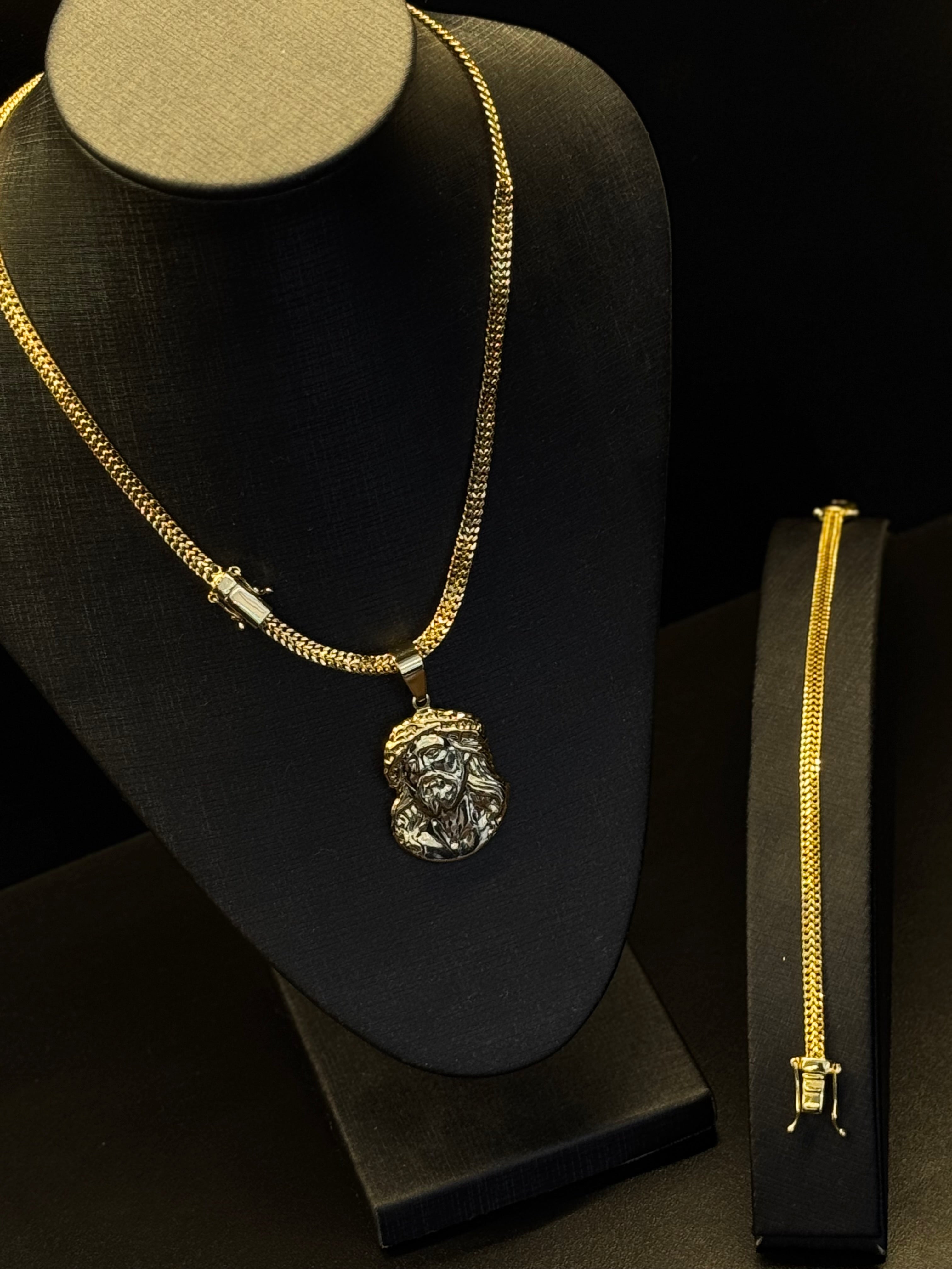 Kit Corrente e Pulseira Duplo Grumet 4MM + Pingente Jesus Cristo Banhado a Ouro 18k | Marcação 750