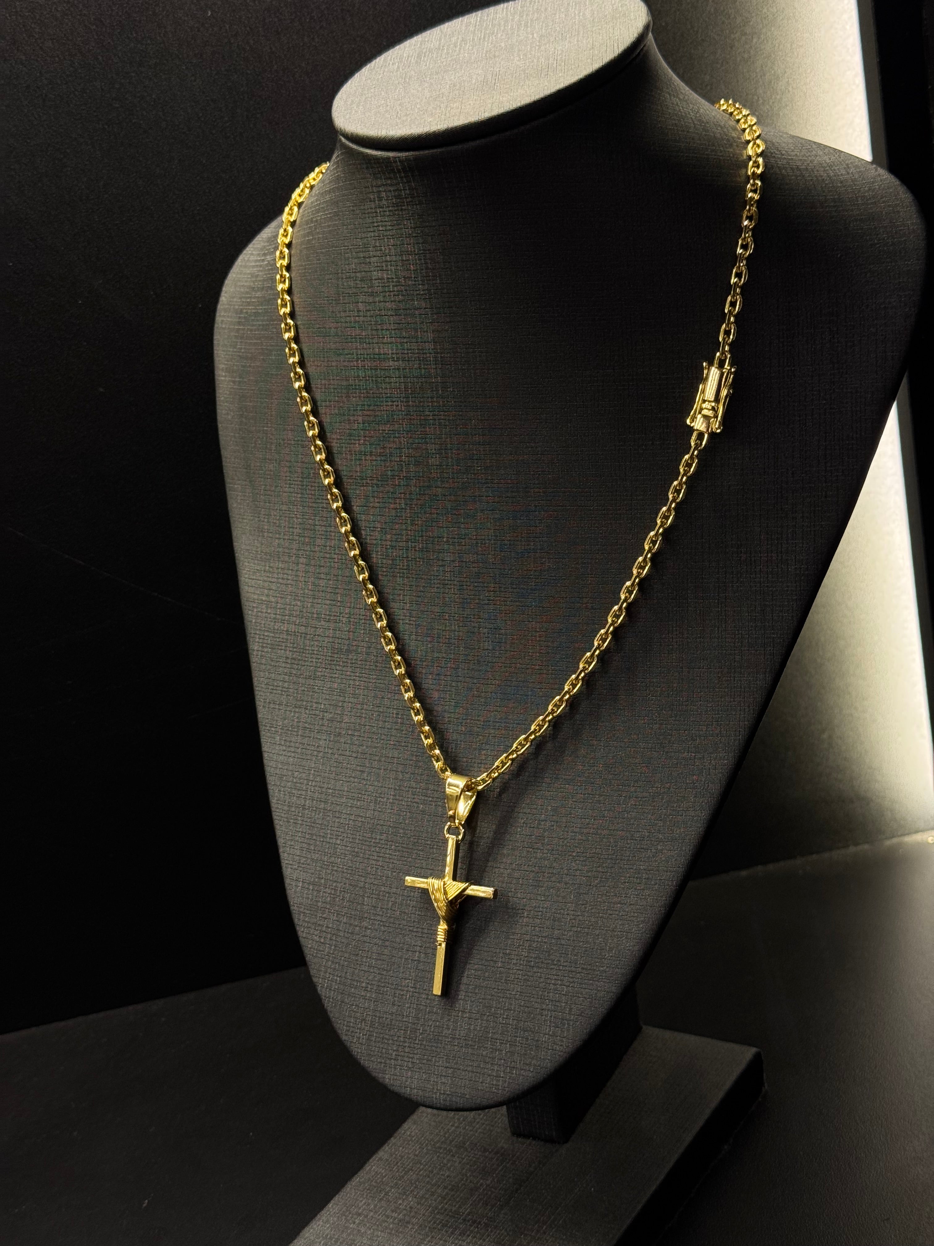 Corrente Cadeado 4mm Banhado a Ouro 18k + Pingente Cruz fio amarrada | Fecho 750