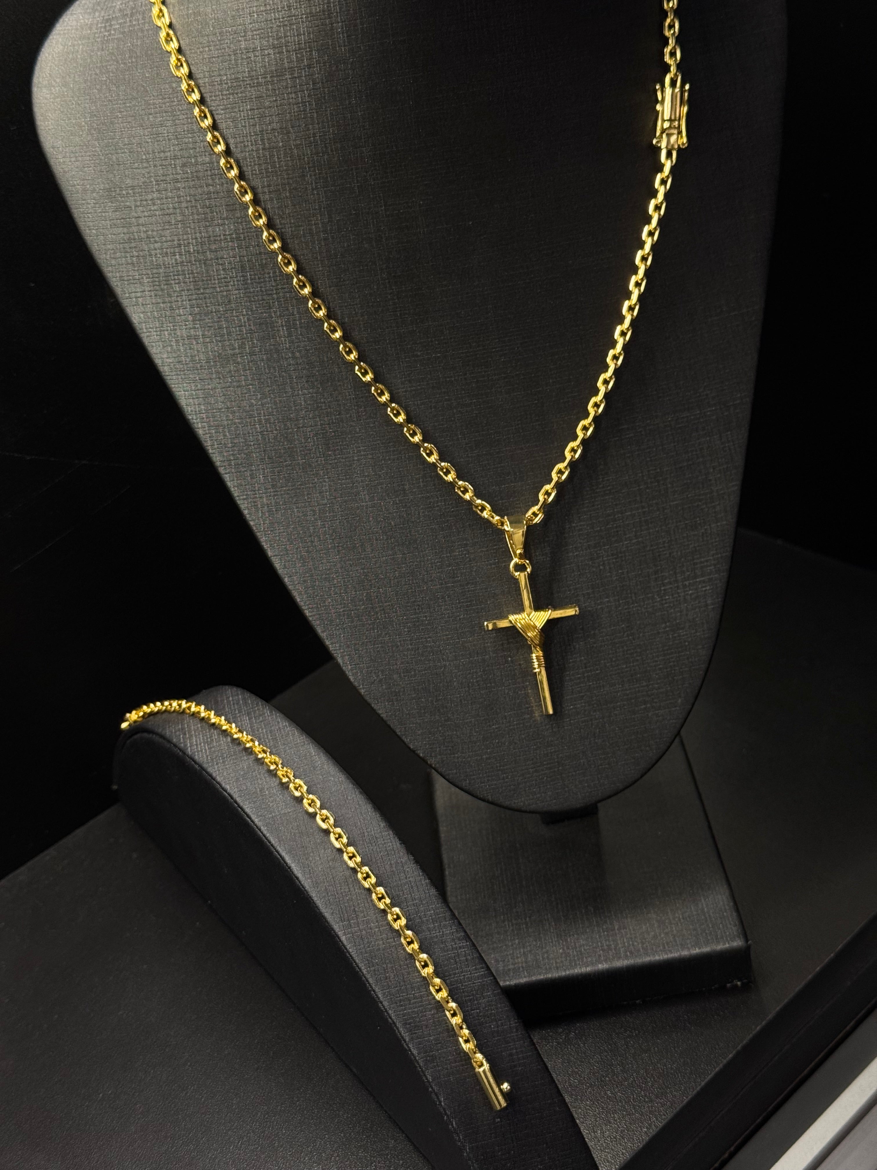 Kit Corrente e Pulseira Cadeado 4mm + Pingente Crucifixo – Banhado a Ouro 18K
